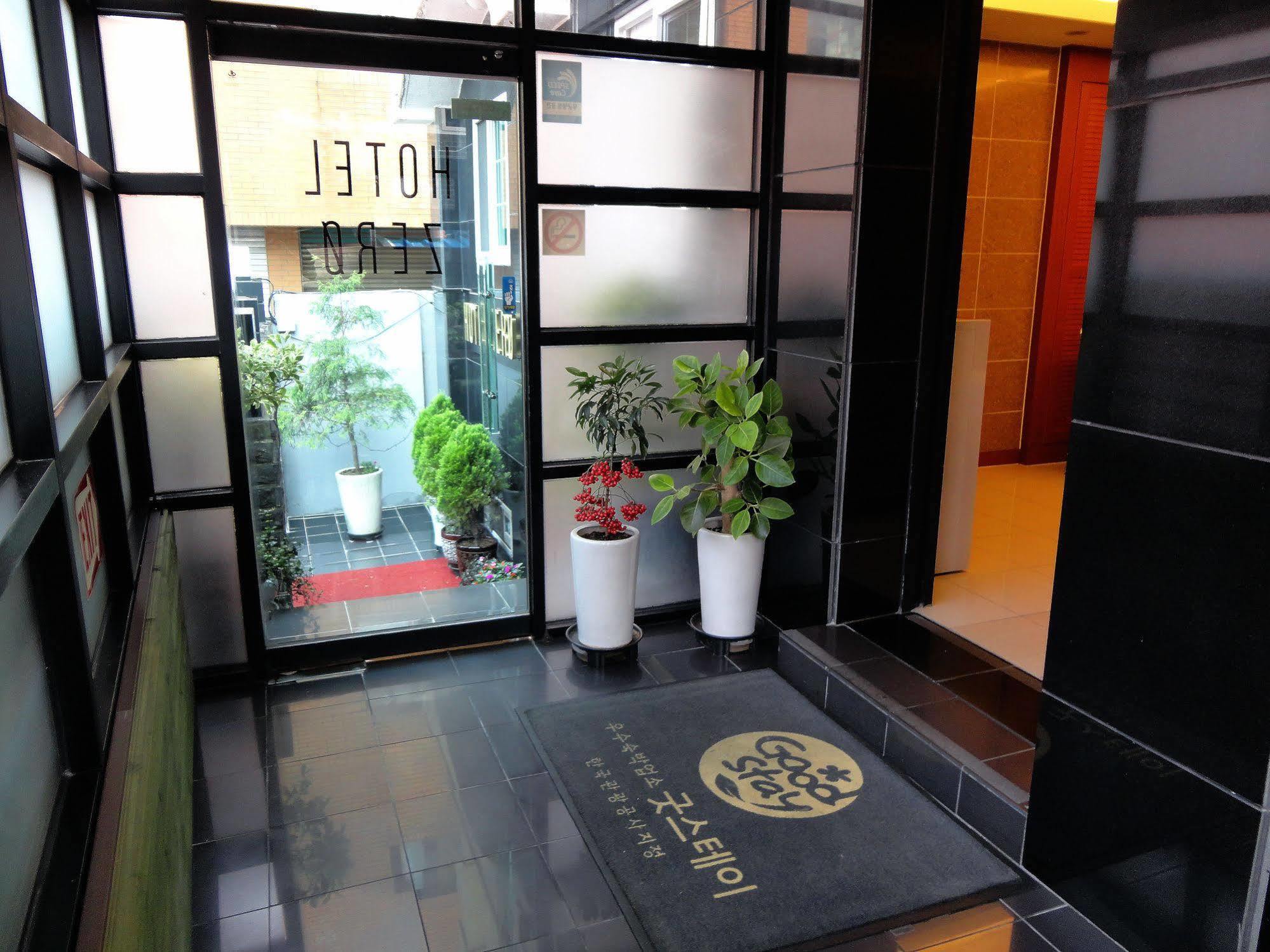 Hotel Zero 2*