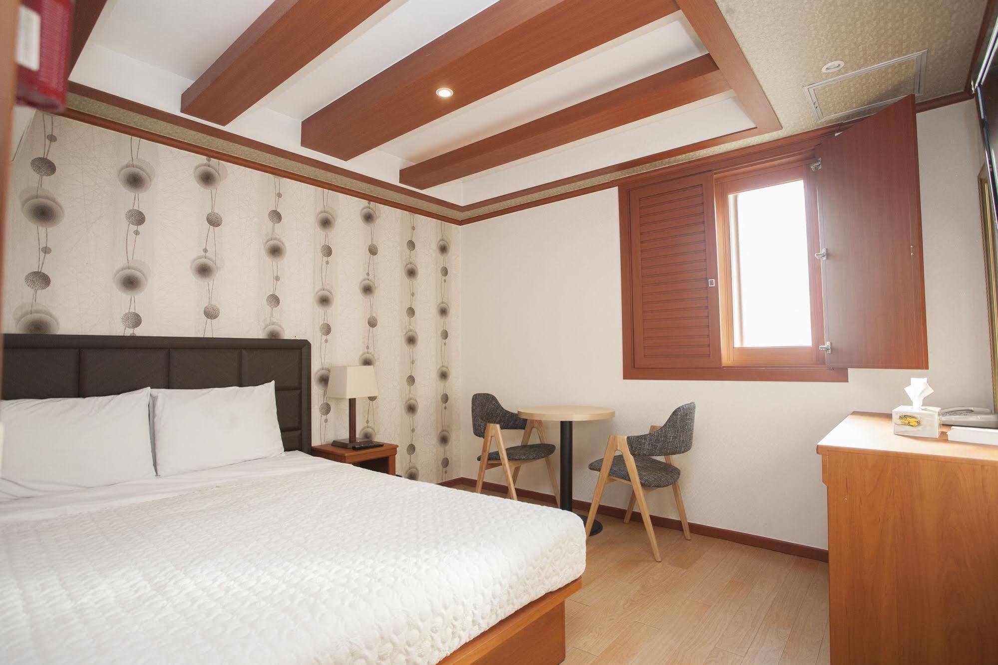 Hotel Zero 2*