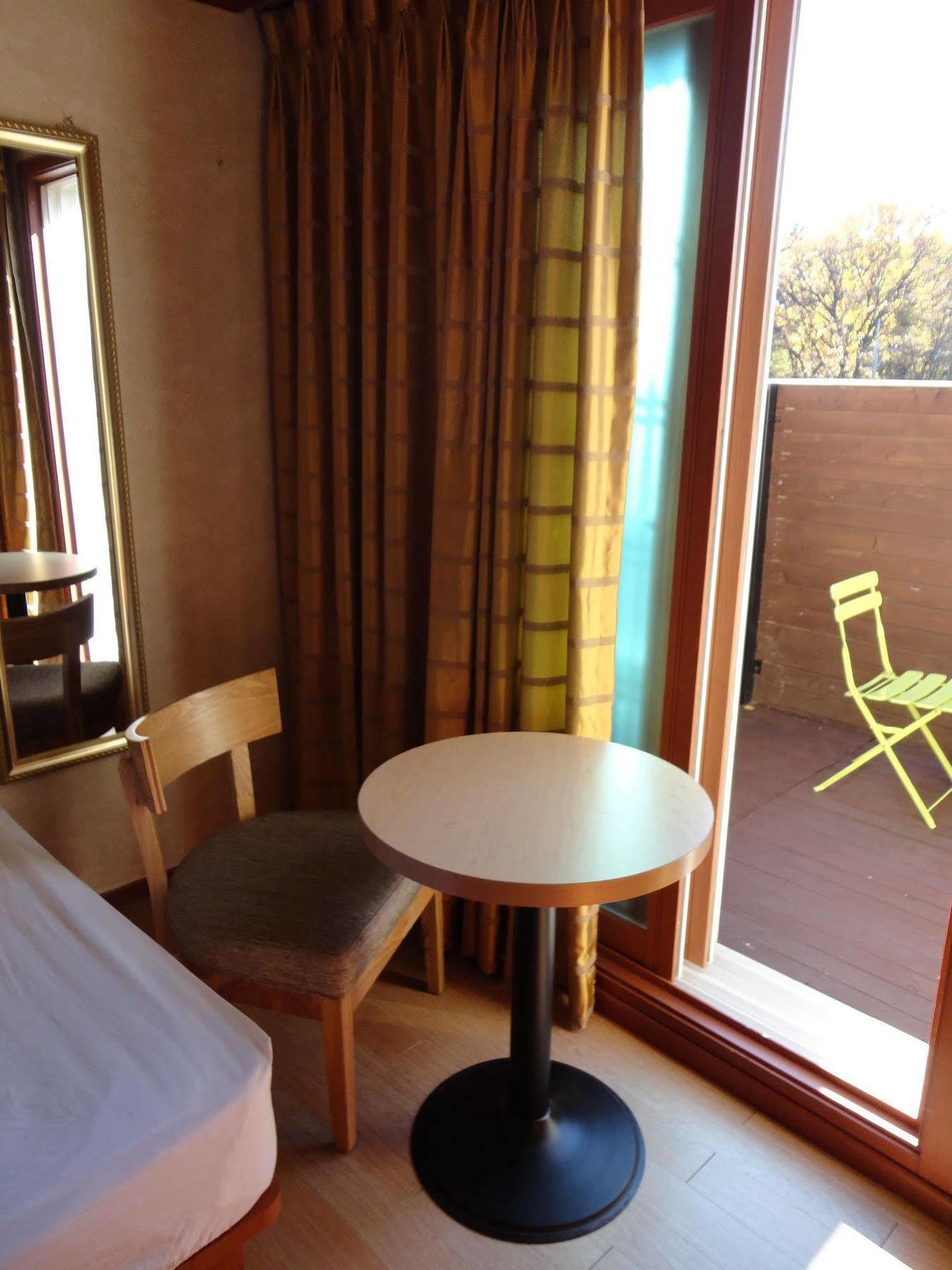 Zero Hotel